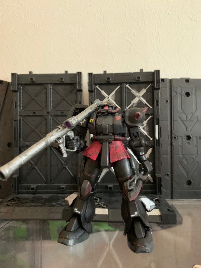 武器は軽く雑にシルバーを塗りました。わざと荒っぽくしています