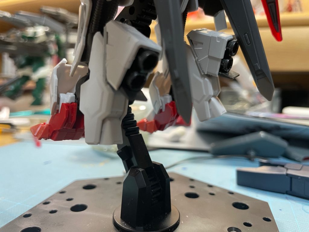 あと逆はには万博ガンダムのバーニアをつけています。