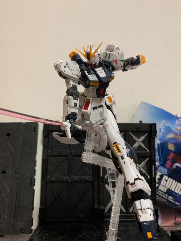 νガンダムって意外とサーベルが似合いますね。