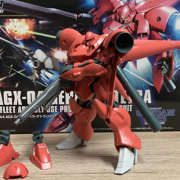 パチ組みしてハイヒール化のテストしてみました。通常の足にも戻せるようにして製作進めます。意外と自立する！（2枚目）