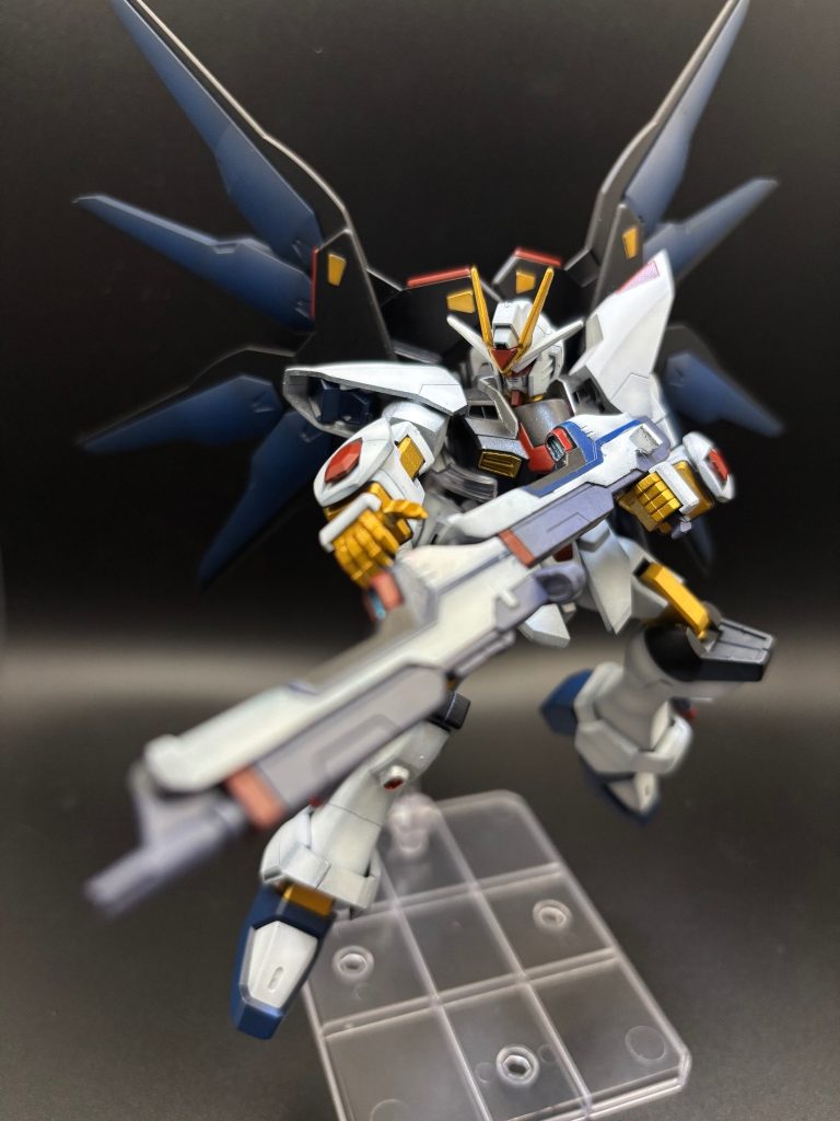 ライフル連結して長射程ロングライフルに！アニメで初めて見た時めっちゃカッコよかったの覚えてる(zaku-kao2)