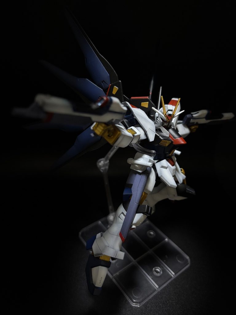 別アングルで✨塗装ブース様のおかげでかっこよさマシマシ(zaku-kao2)グリップも後ハメ加工したせいでゆるゆるですぐ落ちてくる(gundam-kao5)加工の弊害を跳ね除けて一生懸命撮影しました(gundam-kao9)