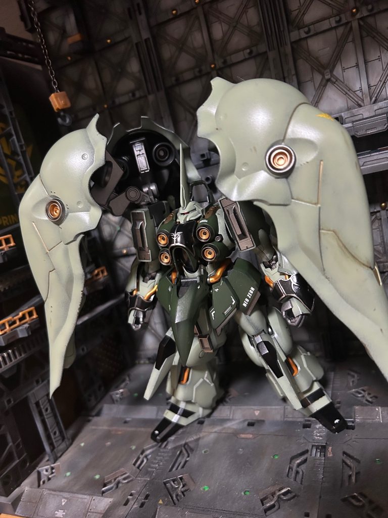 キャンディ塗装にしようか迷ったのですが、クインマンサをイメージしたカラーにしたくて結局ザクカラーで塗装しました。
