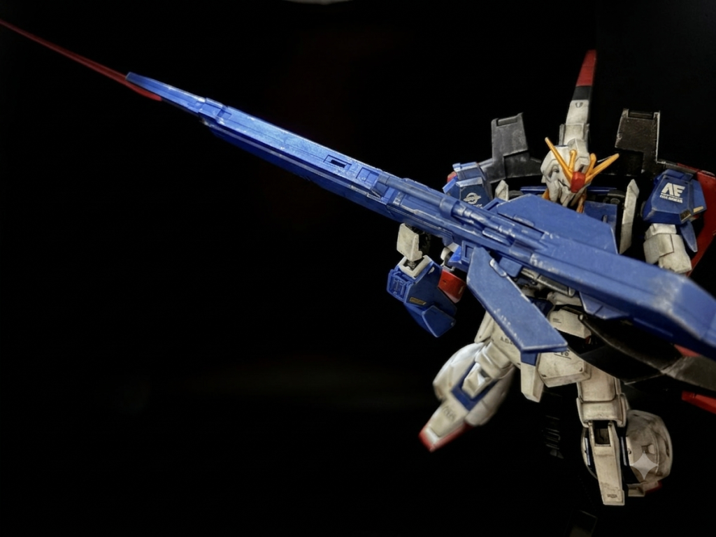 ハイパーメガランチャーの先にもビームサーベルくっ付きます✨（本編でこんなんあったっけ？(gundam-kao1)）でもカッコいいからヨシ‼️&nbsp;