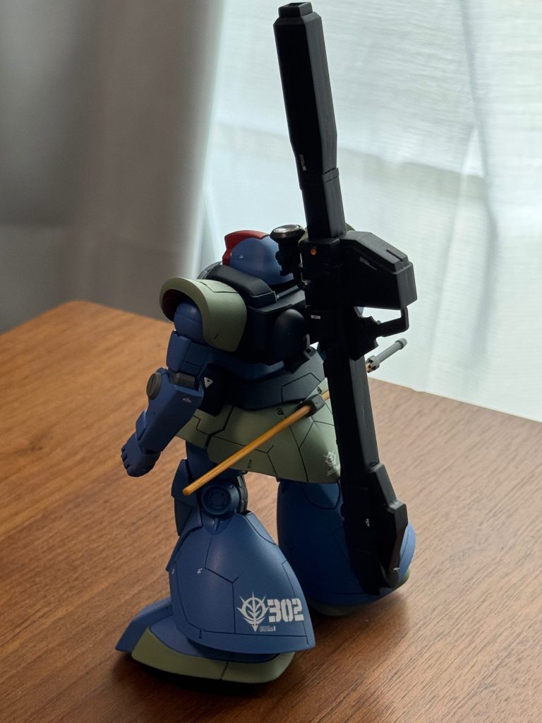 エアブラシを充電式から小型のコンプレッサータイプに変えたのですが…パワーがありすぎてまだ慣れていません😅最近先輩方の作品をXで拝見させてもらうとスジボリ、デカールは少なめ、スタイル改修と塗装を重点に作例されている印象…足し算より引き算で見せる！…勉強になります🙇今回もご観覧ありがとうございます。今は先日届いたグフカスタムをいじっています、よろしければまたご覧くださいませ🙇