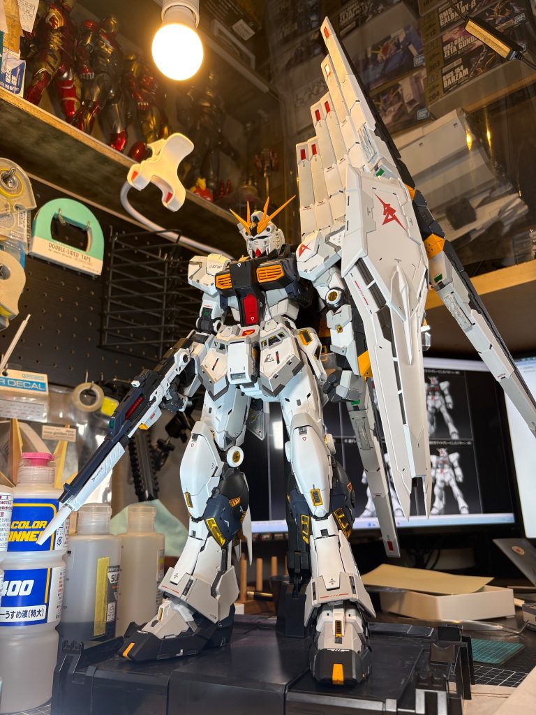 コロナ禍に見舞われる少し前、解体匠機νガンダムを手に入れることができず、「完成品トイがなければプラモを作ればいいじゃない」という軽いノリで始めたガンプラですが、ここ5年ほどどっぷりと浸かっております。