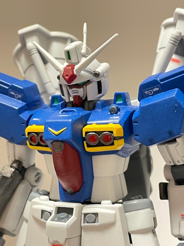 塗装はポスカ、ガンダムマーカー、アクリジョン焼き鉄色の筆塗りです。首はヘッドパーツ側にランナーの薄切りを接着して延長し、顎が引けるようにしてます
