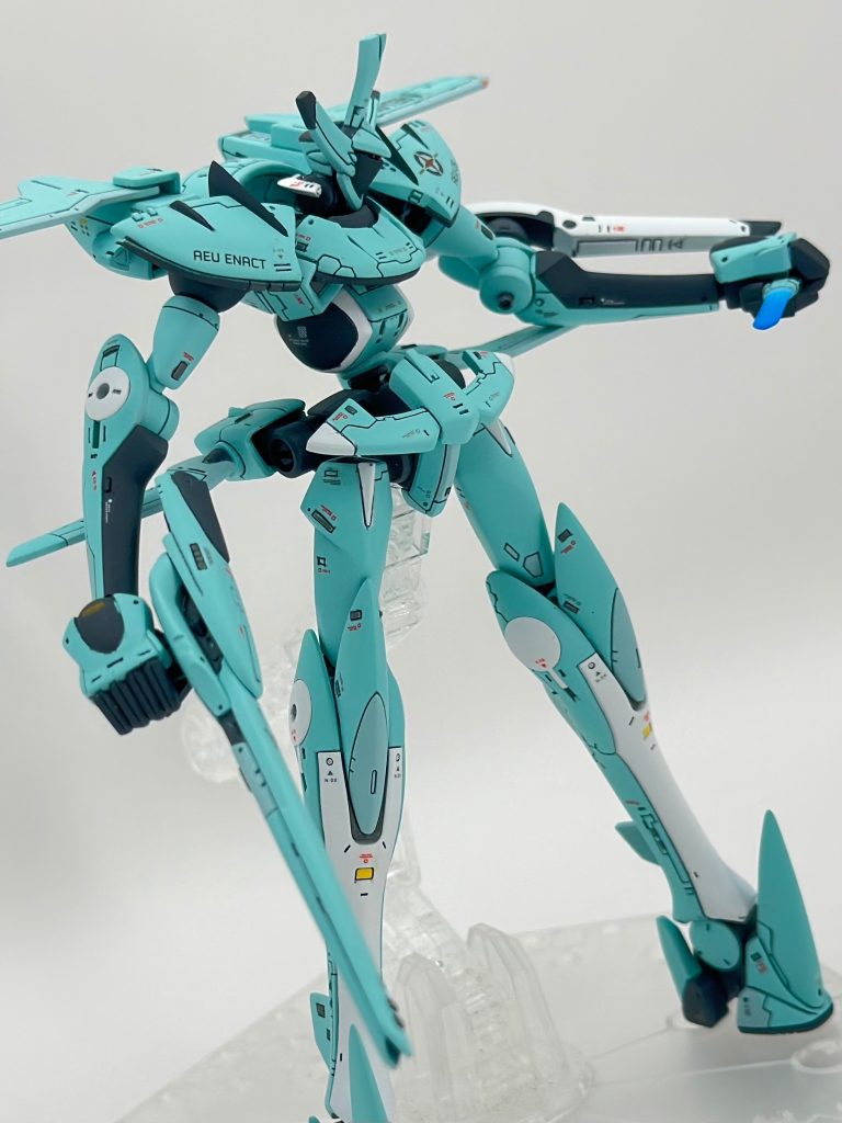 筋彫り作業やプラ板を使用してディテールアップしました。