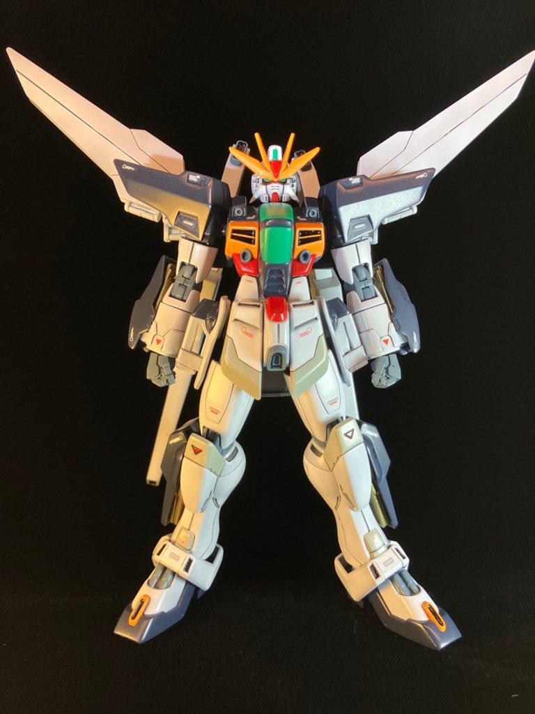 手足をガンダムヘリオスに変更。腰を2ミリ、首を1ミリ延長。サテライトキャノンの背部ダクトと頭部バルカンをコトブキヤのパーツに変更。ハンドパーツはロボマニの角sに変更。あとはMGの取説見ながらガンダムデカールのレイアウト決めました。