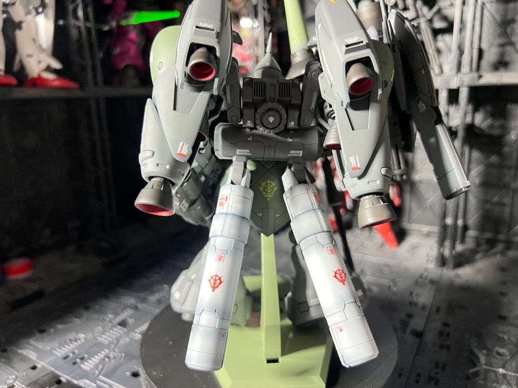 試作2号機の両肩部に懸架されていたフレキシブルスラスターバインダーをこのカスタムを機に専用に設計されたバックパックへ懸架させる事によってギャンの推進力を底上げしつつ、バックパックへ大型のプロペラントタンクを装備させる事によって大推力を長時間運用できる継戦能力の底上げもされた。