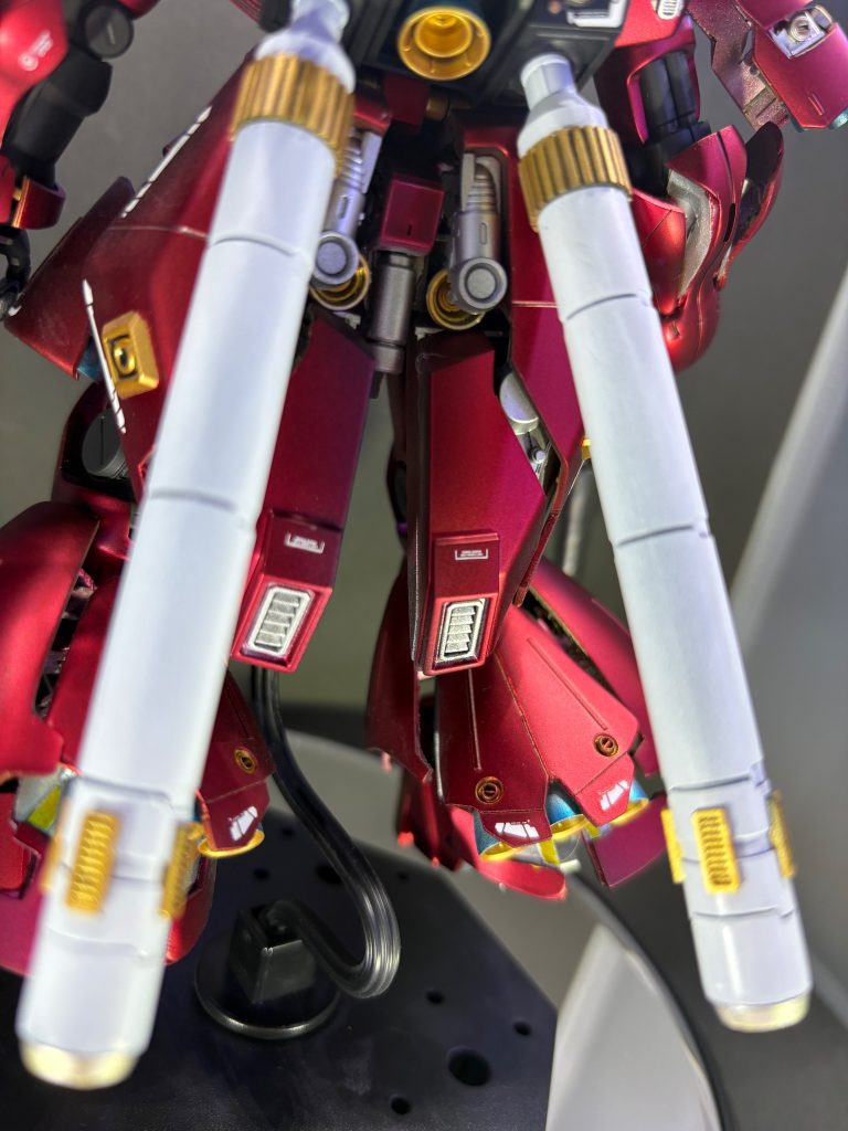 リアスカートも分割して内部フレームも作り込んでありますタンクが長すぎてよく見えん、、、！！