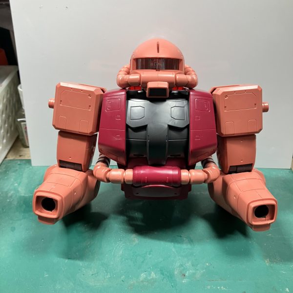 メガサイズ 1/48ザクをベースにザクタンク(グリーンマカク)を製作するための準備をしていきます写真のはオリジン版マゼラ・アタックを仮合わせ1番大変な車体をスクラッチするために、どうやって進めていくかイメージしました起動輪と誘導輪も転輪と同じデザイン持っていて1番近しいパンサー戦車の転輪とⅣ号戦車の転輪を使おうと思います履帯の端から端まで210ミリもある為、全長は一体幾つなんか測らないとですわ〜&nbsp;（2枚目）
