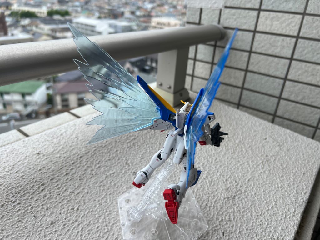 プレバン限定の光の翼のエフェクト。リアタイ(大学5回生)で見てた時に、攻防一体の光の翼はすごいアイディアで「こんなん最強やん、他の機体でも出来たらドラマが成立せーへんな〜」なんて思った思い出があります。