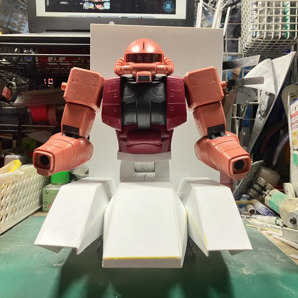 1/48ザクタンク(グリーンマカク)製作8〜11日目デカかった、車体中央部のサイズを決めてから幅詰めました両側の装甲部もそれに伴い、サイズを調整これでなんとかザクタンクっぽくなってきましたψ(｀∇´)ψ車体上面と下面は別パーツなので、中身スカスカです(//∇//)そのまま車体下面を製作してキャタピラを着けれるようにしようと思いますᕦ(ò_óˇ)ᕤ（2枚目）