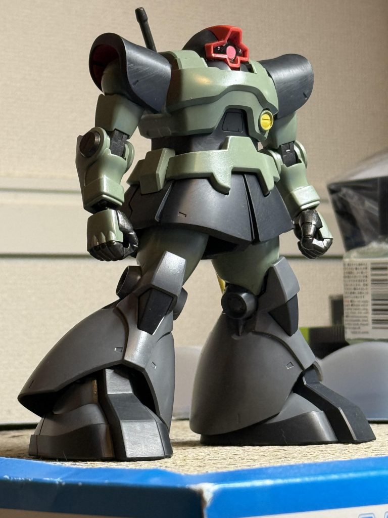 作品名：ドム！スポンジ塗装！<p>HGドムはやっぱいいな〜〜 ざっくり全体の塗装終わった！</p>
