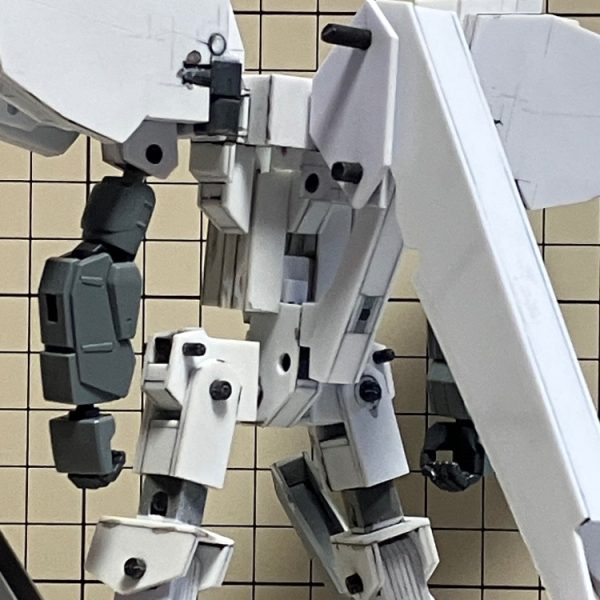 男なら背中で語れ…。胴体の色々な所を製作。今回は尾部ムーバブルフレームとテール・スタビレーターを製作。尾部ムーバブルフレームは設定通り前方に倒す事が可能。合体時にはテール・スタビレーター基部に接続が可能。AパーツとBパーツを接続させることで合体時の剛性向上に寄与している。テール・スタビレーターは前方へ出してGアタッカーの機首へする事が可能。&nbsp;結構揃って来た。（1枚目）