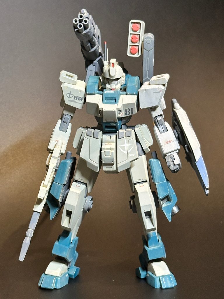 前作(ガレージキット ゼータ)がとても大変だったので、なにか気軽に製作を...と思い、エディオンで普通に売られていたEz8とデミバーディングを選択したのでした。ちょうど開催中だったエディオンのガンプラコンテスト7に向けて製作しました(結果は選外)。