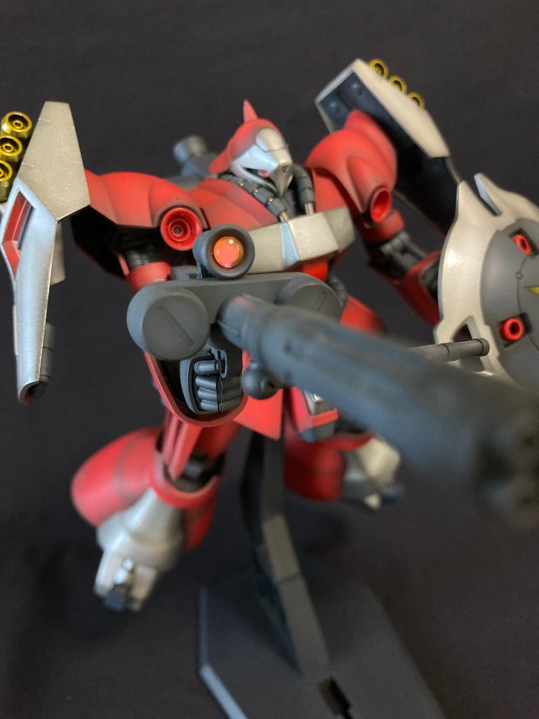 メイン武器はビームガトリング「落ちちゃえー！」って自分の父親が乗る戦艦のブリッジ潰してましたね…