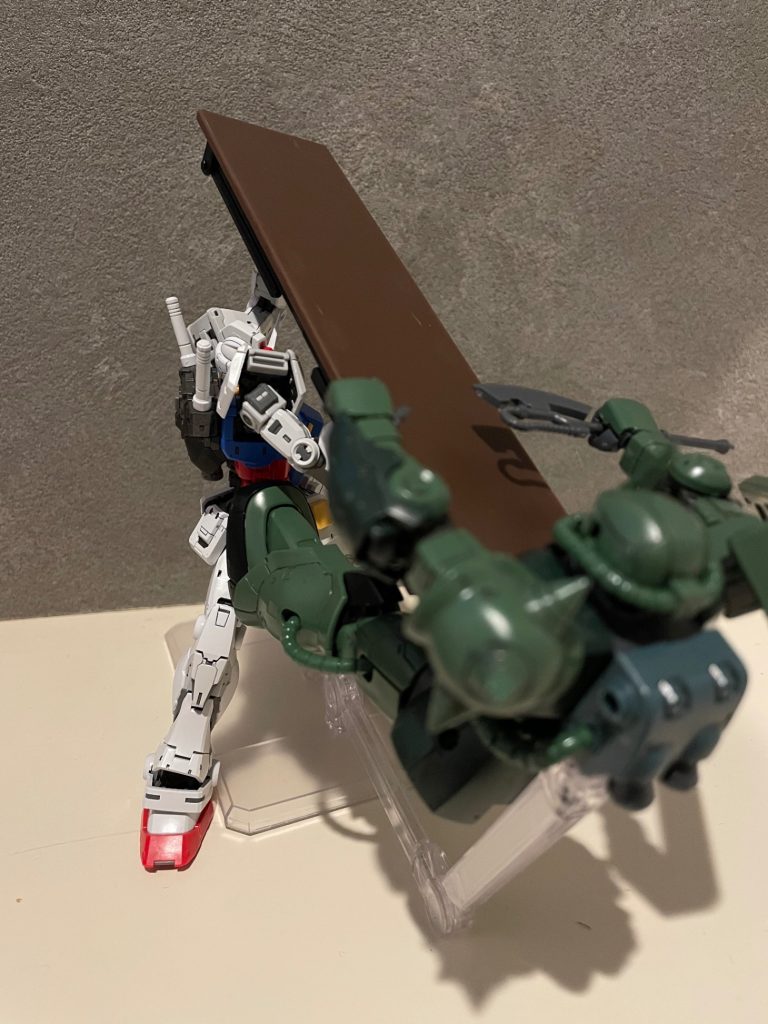 今回も犠牲になるザクII！