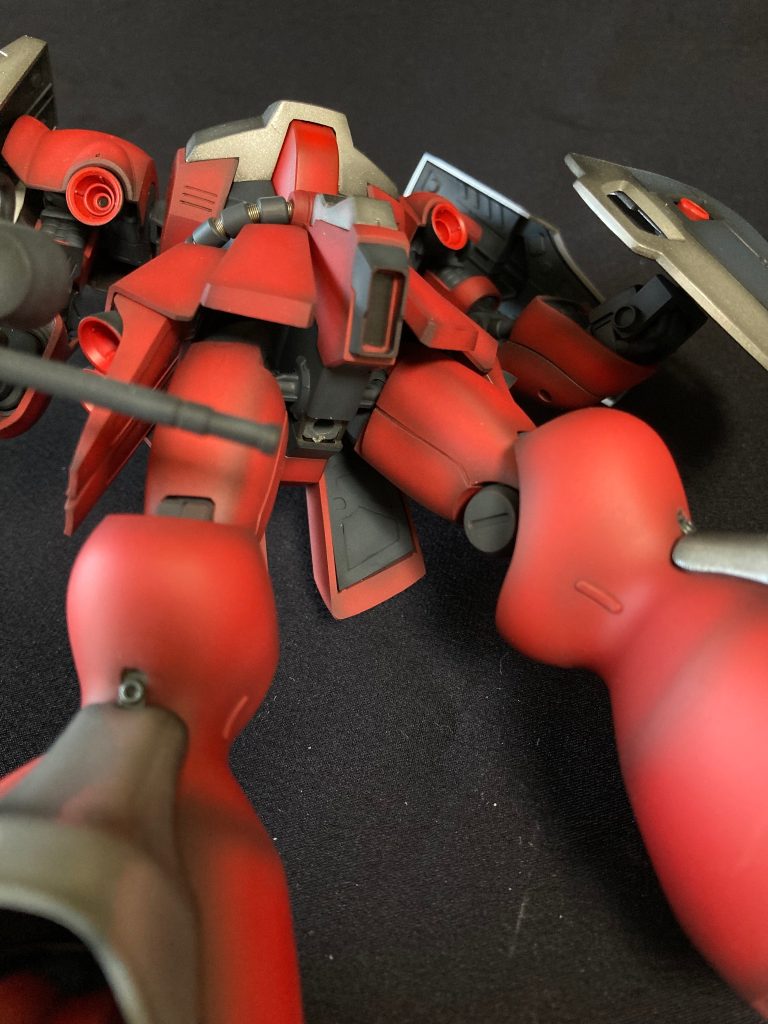 リアアーマーの裏側処理もギュネイ機と一緒