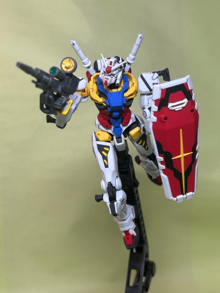 フェイスをジャンク、プラ板でファーストガンダム寄りにしました。