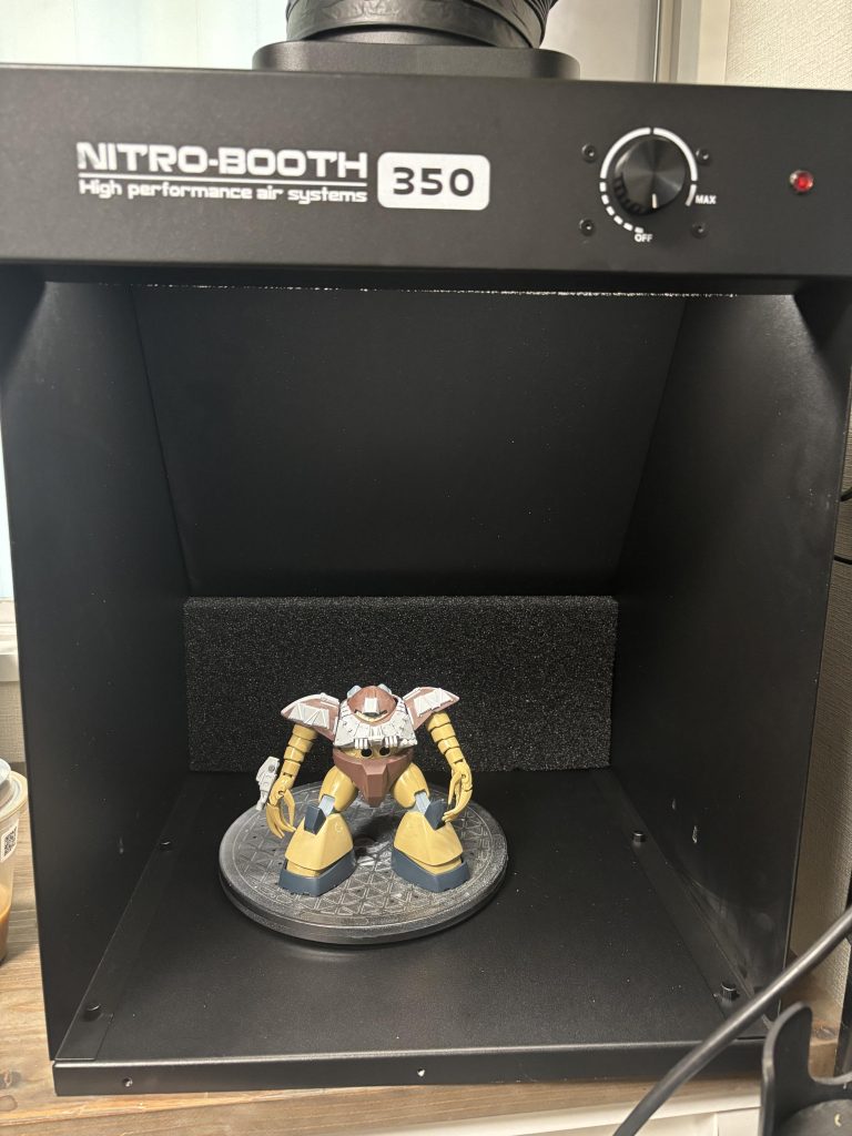 作品名：新しい兵器<p>妻からのプレゼントで高性能ブースにアップデート。家にどうしても臭いがいくし、犬にも迷惑なので新たにこれがきて改善したい。 とはいえ…陸ガン塗装入る前にゴックスクラッチしてからにしようかな。</p>
