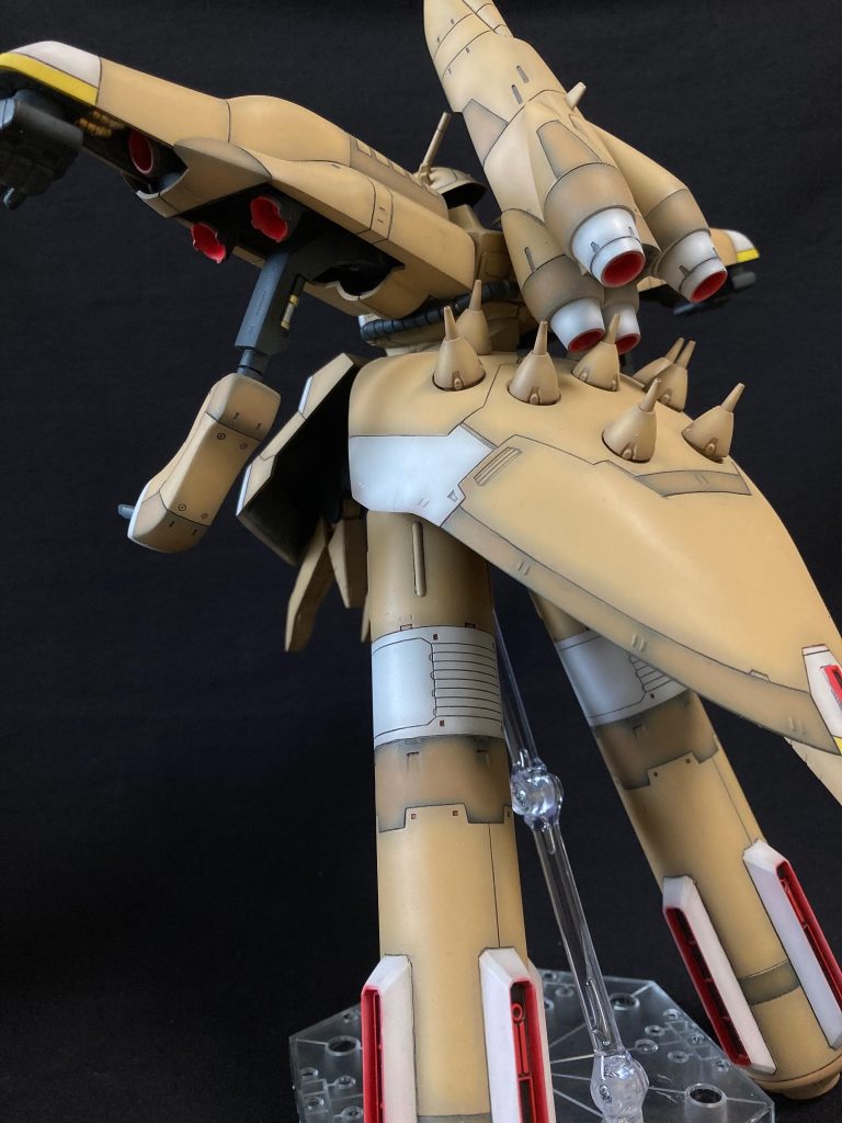 脚のタンクだけでHGヤクトくらいの大きさがあります
