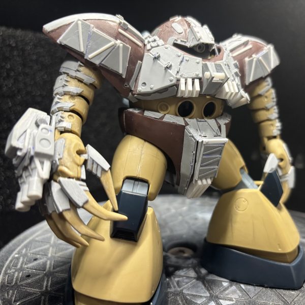 ガチガチに下半身もディティール入れ始めました。ちょっとケレン味が強すぎるか…悩み中です。（2枚目）