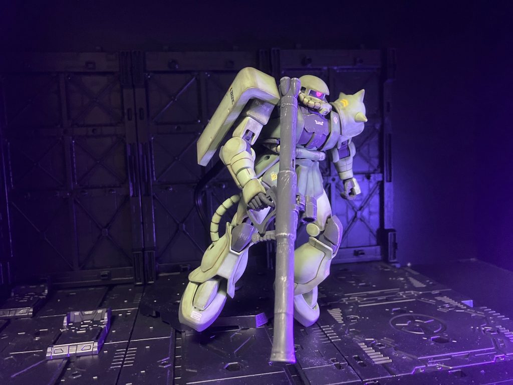 仕上げリアルタッチーマーカー　ブラウン　クレオスモノアイ　Wave &nbsp;H・アイズバーニア　スーパーファインシルバー　クレオス水性ドライブラシ　クロムシルバー　田宮エナメルウェザリングマスターD　田宮ガンダムデカール　ジオン軍MS用1ビルドベース　エクスプレッションデカールトップコート　クレオス水性ホビー　スムースクリアーつや消し全塗装ではないですが気がついたら結局いろいろやってました。