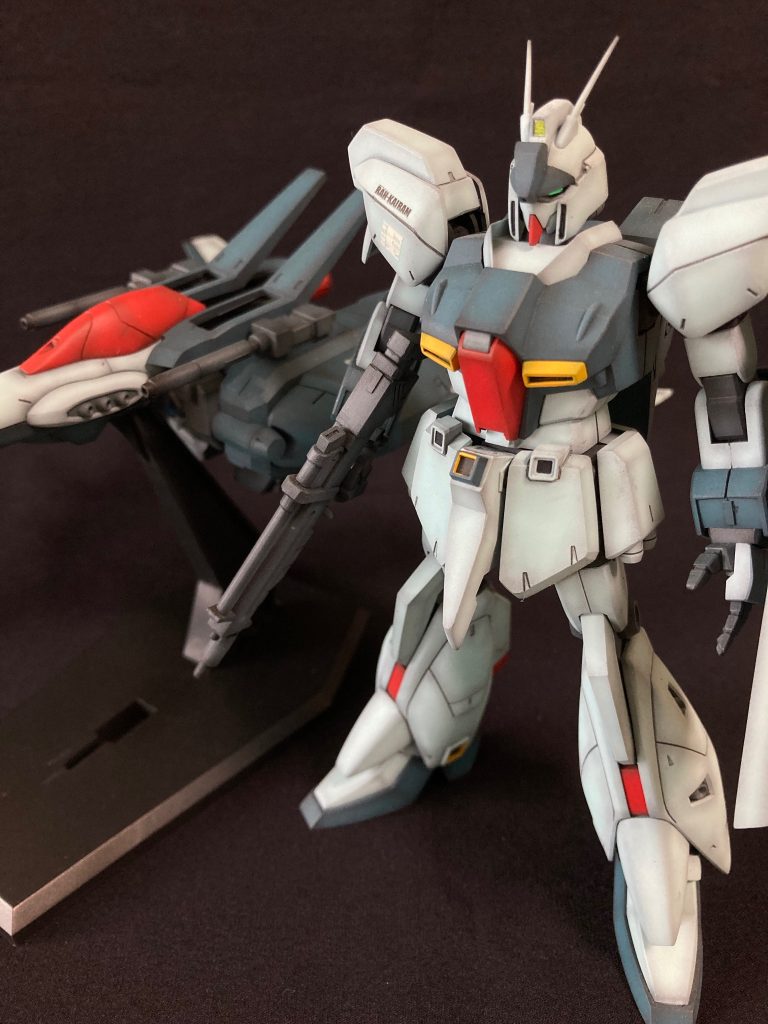 νガンダムへの繋ぎ的なMSその辺を加味した素晴らしいデザインだと思います