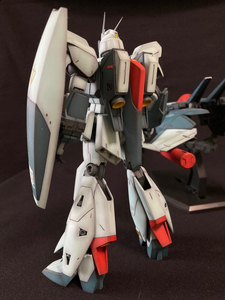 本当にこのシリーズは背中がカッコいい