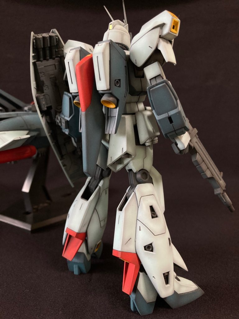 Zガンダムの簡易版な絶妙なデザイン