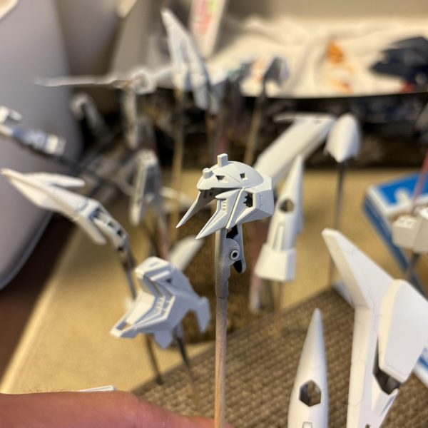 制作記事をご覧になられている方、ありがとうございます、また更新が遅れております。塗装作業に差し掛かったのですが、梅雨入りしてちょうど良い時間が作れず中々進んでおりません....今回はとびきり塗面にこだわりたいので条件が整ってる環境でやりたいんですよね....（2枚目）
