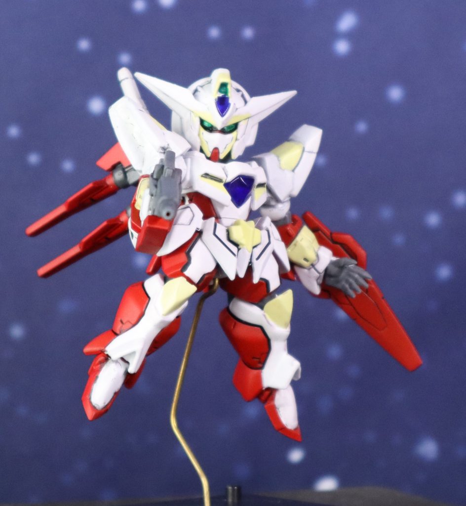 両肩と左手は、ガシャポン戦士NEXT のリボーンズガンダムを使用しています。