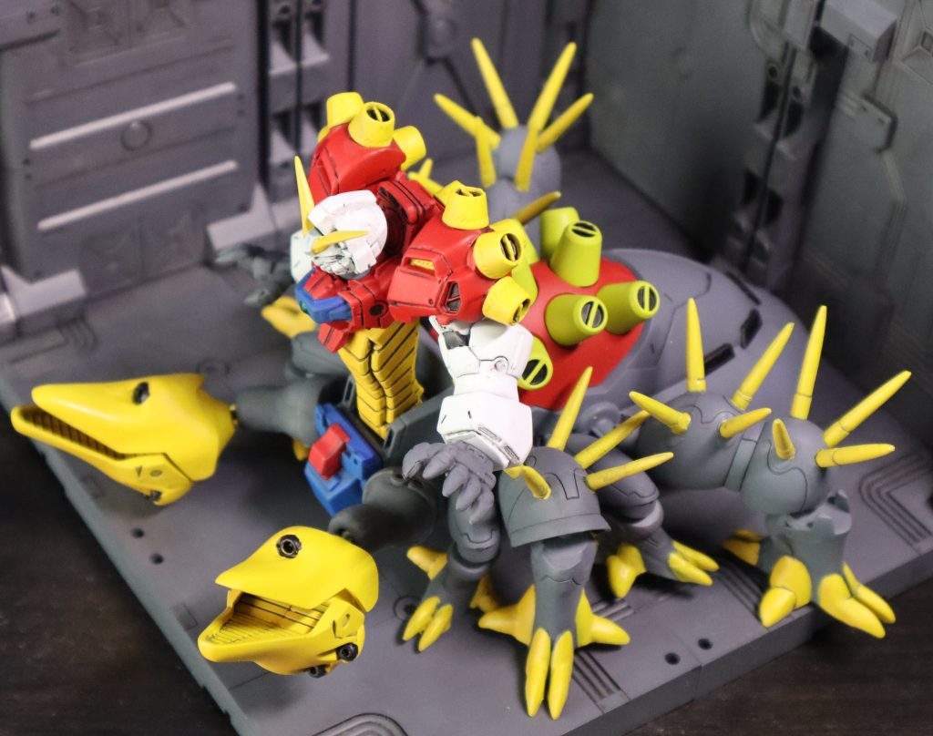ガンダムコンバージの上半身とＢＢ戦士の下半身をミキシングしての作成です。