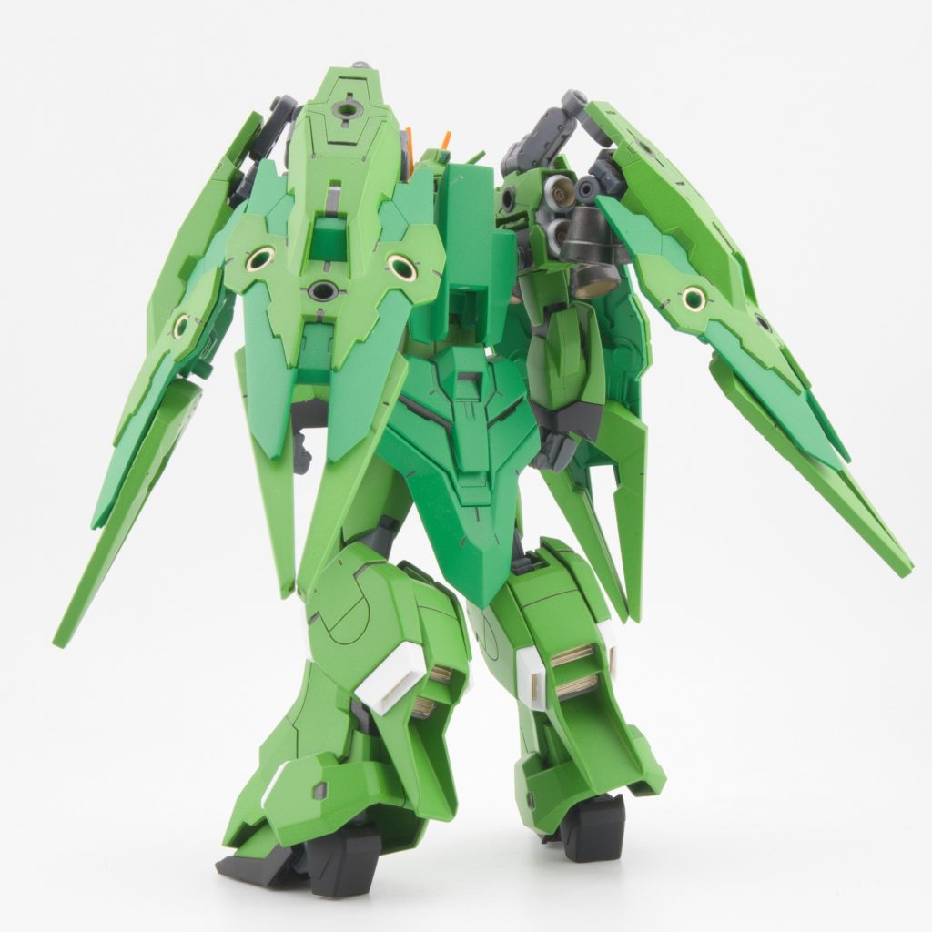 リアスカートはガンダムAGE FX。