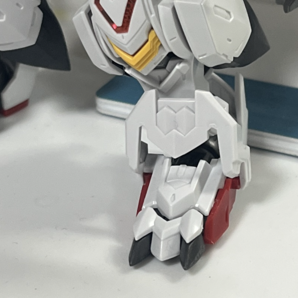 バルバトス、かっこいいですねバックパックと武器系でおわり！後すこしー！よくできてるなーもっと流通して、みんなに作ってもらいたい！作っててたのしいー！ツインアイ何もしてないですが、結構ギラついてます！&nbsp;塗装したいなー（4枚目）