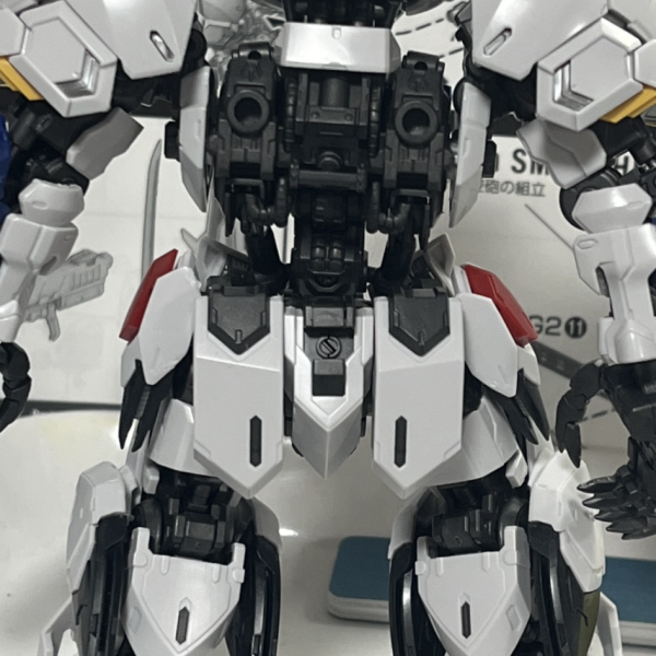 バルバトス、かっこいいですねバックパックと武器系でおわり！後すこしー！よくできてるなーもっと流通して、みんなに作ってもらいたい！作っててたのしいー！ツインアイ何もしてないですが、結構ギラついてます！&nbsp;塗装したいなー（3枚目）