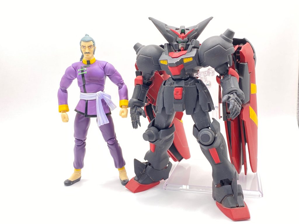 いつ頃作ったかわからないマスターガンダム。結婚する以前だから30年以上前かな(;^_^Aタミヤのアクリル筆塗で仕上げはつや消しラッカースプレーだったと思います。頭部は結構いじったような記憶が…腰の関節にボールジョイント入れたので自立は無理なキットとなりました（笑）