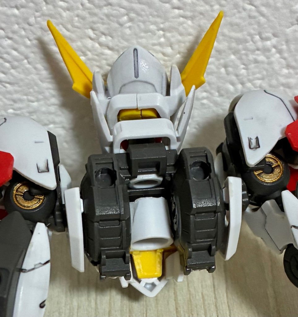 胴体の部は軸可動でなくボールジョイント受けをボディに接着してます。