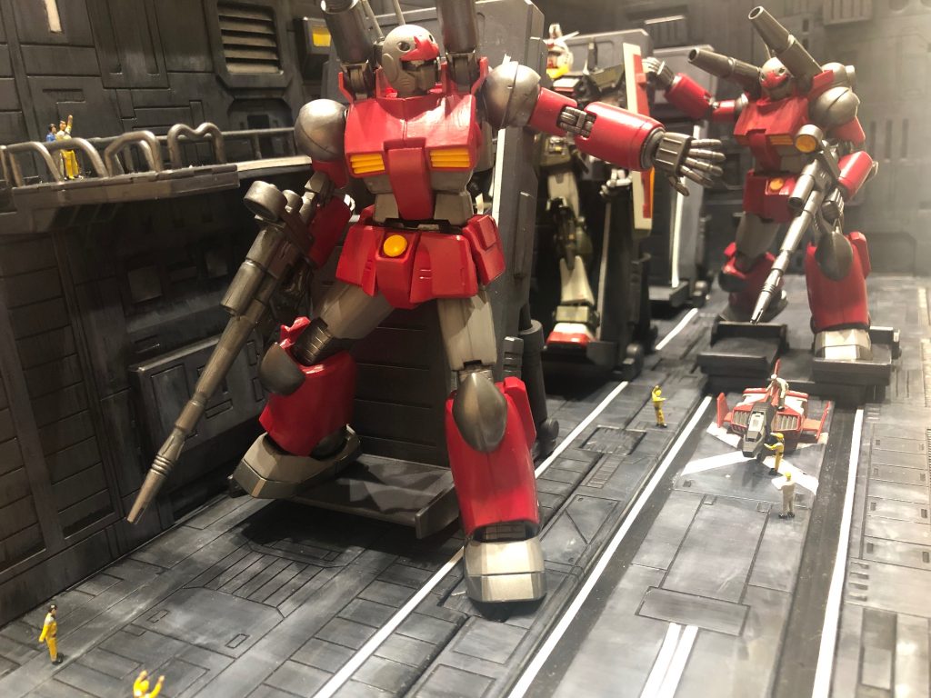 「総員、第一戦闘配備につけ‼️」ジオラマ作りって楽しいなと思い始めた作品です。妄想ストーリーを付けるのも楽しいです😊最近デジタルが主流となりつつ、ジオラマ作るの意味あるのかな？と思えてきました。でもそれはあくまでもデジタル世界の話。仮想空間ではなく、我が家にはしっかりと実物が鎮座しております😊