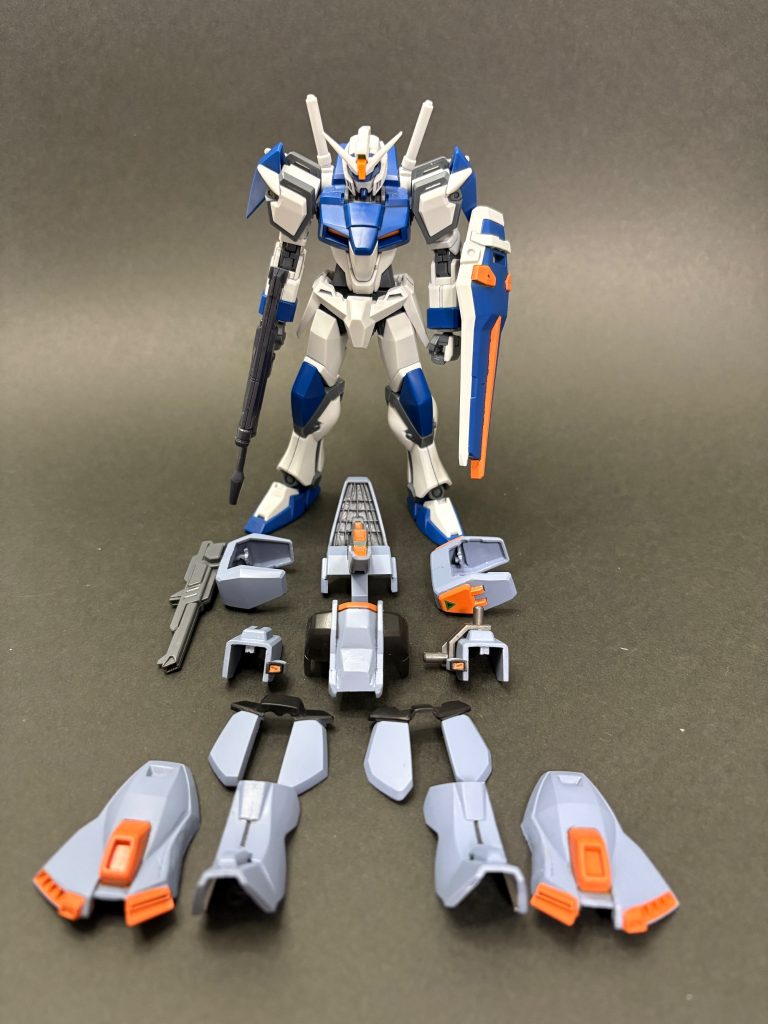 製作過程のところですがASを脱がした姿でｗ一番手のかかったところは両足です。元々が左右での挟み込み構造なので切った貼った埋めた作ったというオールスターでしたｗミサイルポッドはハッチの切り離しと裏打ちパテの掘り込みがきつかったです。大体すべてが終わって色分けの確認（背面）をＭＧデュエルで確認したらヒートシンクみたいな構造があり真似をするのに0.2mmのプラバンを細かく刻む羽目にｗ&nbsp;