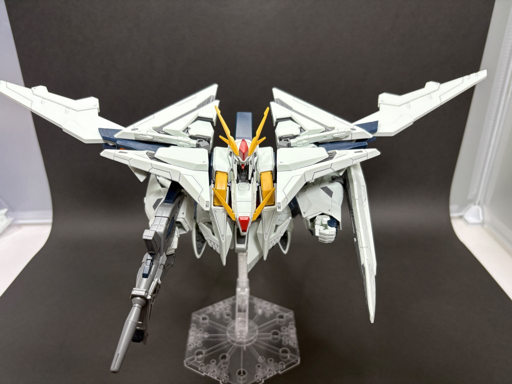 プラモデルだからできるオリジナル形態。翼広げる姿はどのMSでもかっこいいです。