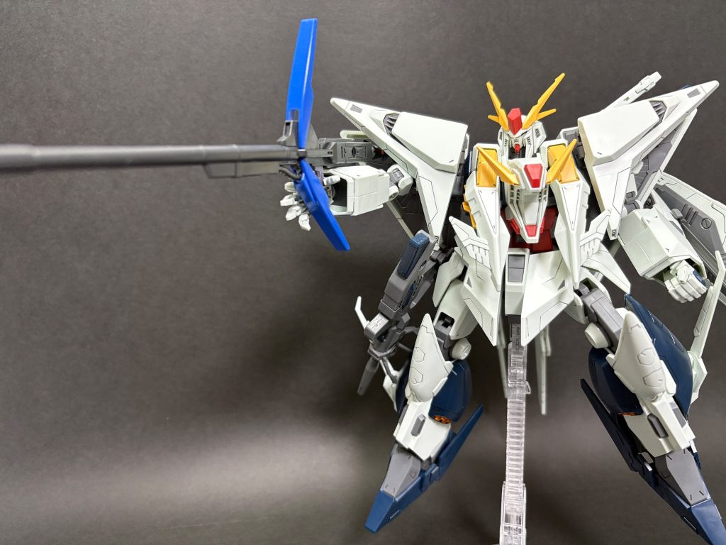 前投稿のスーパーガンダムから取って付けたロングライフル。持ち手を変更した恩恵?としてクスィーにも持たせることができましたw