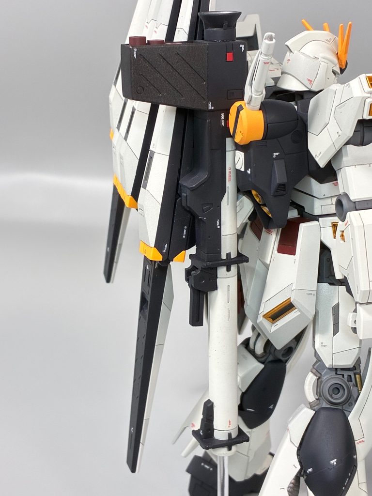 塗り分けが面倒だったハイパーバズーカ。レッドポイントはハセガワのフィニッシュシート。