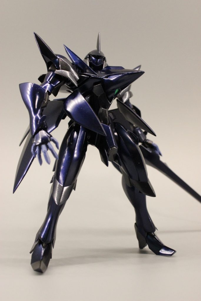 ゼダスはHGシリーズ特有の丸みや合わせ目がかなり目立つので、全身のシャープ化をしました。やっぱりヴェイガン製MSは流線的でトゲトゲしていた方がカッコいいですね！とはいえマニュピレーター単体でもシャープ化にかなり労力を要したので、この前買ったレギルスを作るのは当分先になりそう…