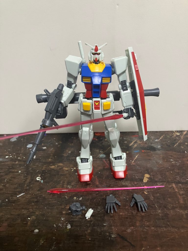 武器有り、塗装無し、ゲート処理無し、こんなん仮組してくれてありがとうございました。ってなもんやん。