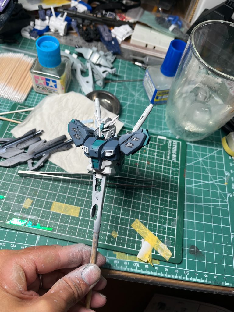 カッコよすぎやろ！模型仲間に写真送りつけましたｗ基本、酒飲みながら作業してます意外と酔ってても問題なく作業できますね（スジボリだけは別！！ｗ）