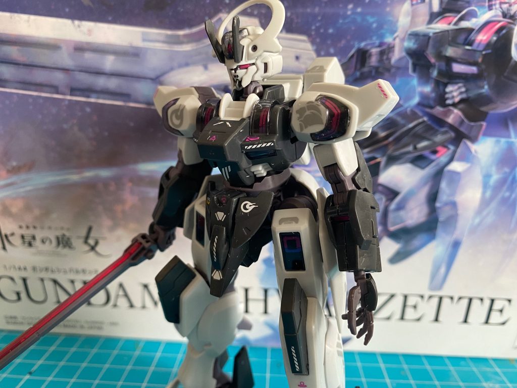 キットとして、最高でした👍可動域、合わせ目なしとパーツも少なく色分けも完璧😍お手軽簡単に作れました❣️デカール貼りに時間を費やす事が出来たので貼りました。もう、だいぶデカール貼りも慣れてきてショルダーなどは、マークソフターを使って貼りました👍