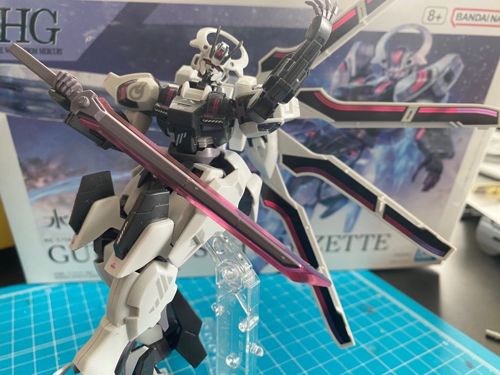 シュバルゼッテは、カッコ良さの中に美しさ✨を兼ね備えたガンダムだと改めて思いました。近年、リリースされてるガンプラは凄いですね👍ホントに、作りやすい(gundam-kao3)